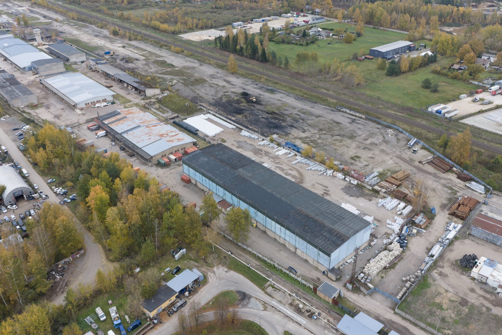 Industriālā teritorija no gaisa - 2. objekts, noliktavas un laukumi