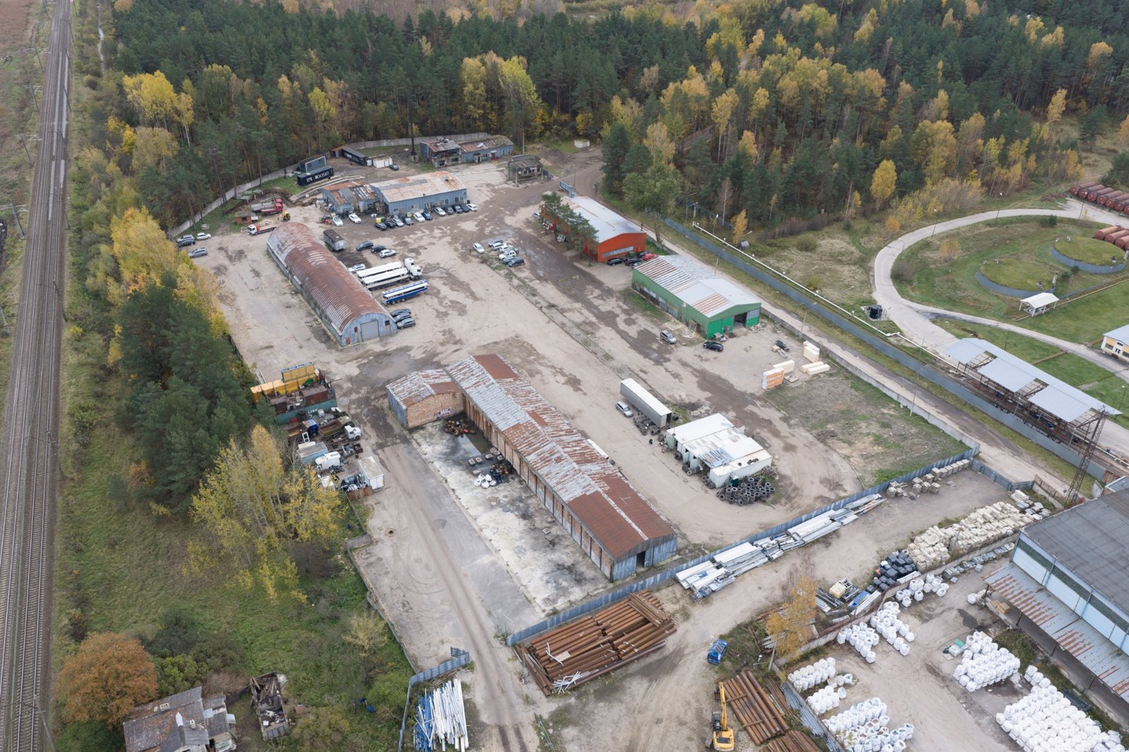 Industriālā teritorija no gaisa - 3. objekts, āra uzglabāšanas laukumi