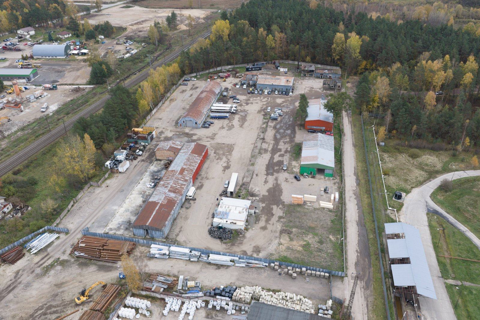 Industriālā teritorija no gaisa - 3. objekts, piebraukšana un iekšējie ceļi
