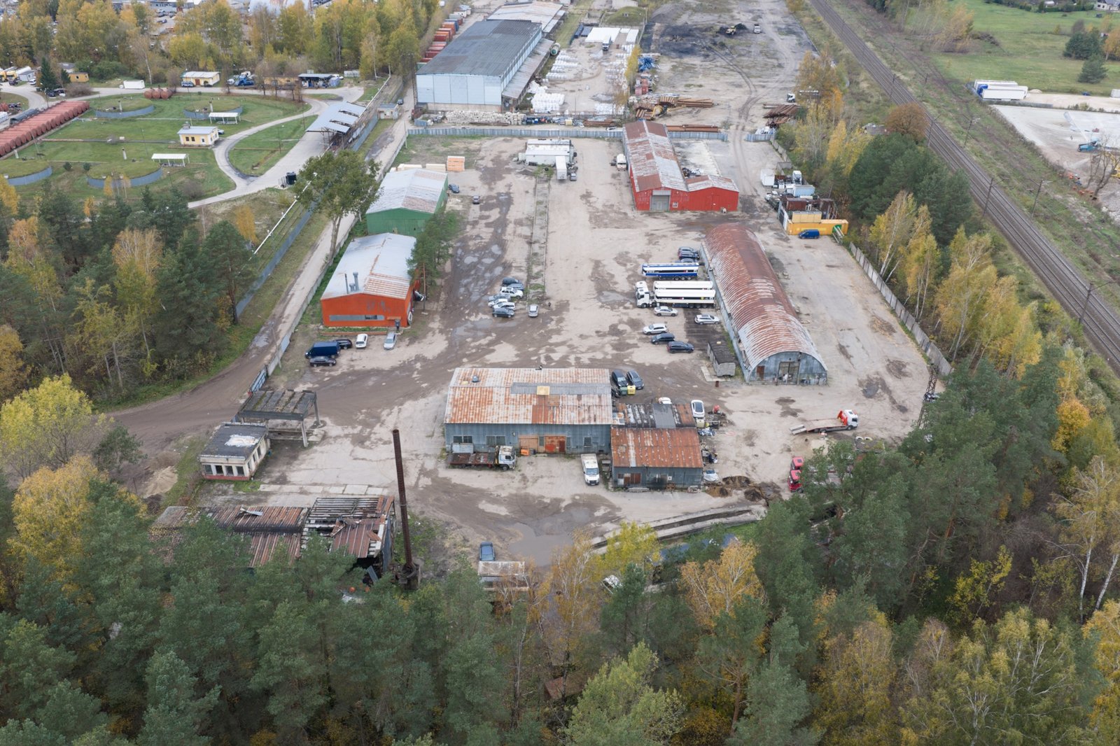Industriālā teritorija no gaisa - 3. objekts, teritorija apkaimes kontekstā